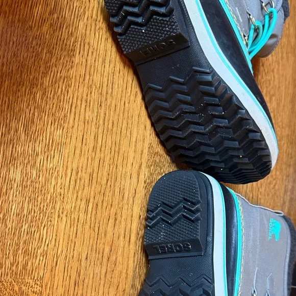 Sorel Kids Waterproof Boots Size 4 - Picture 6 of 7